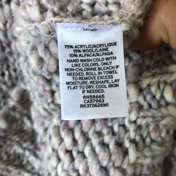 Super Cute swaeater - Picture 7 of 8